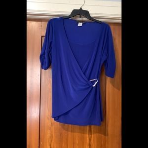 Blouse in royal blue with silver emblem.